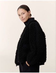 Chaqueta Negra de Pelo Rizado de Leon&Harper