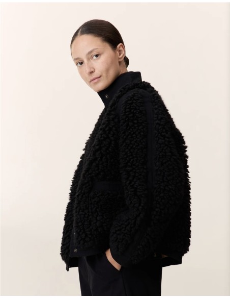 Chaqueta Negra de Pelo Rizado de Leon&Harper