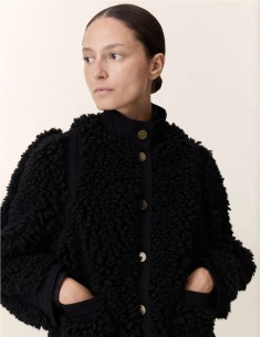 Chaqueta Negra de Pelo Rizado de Leon&Harper 2