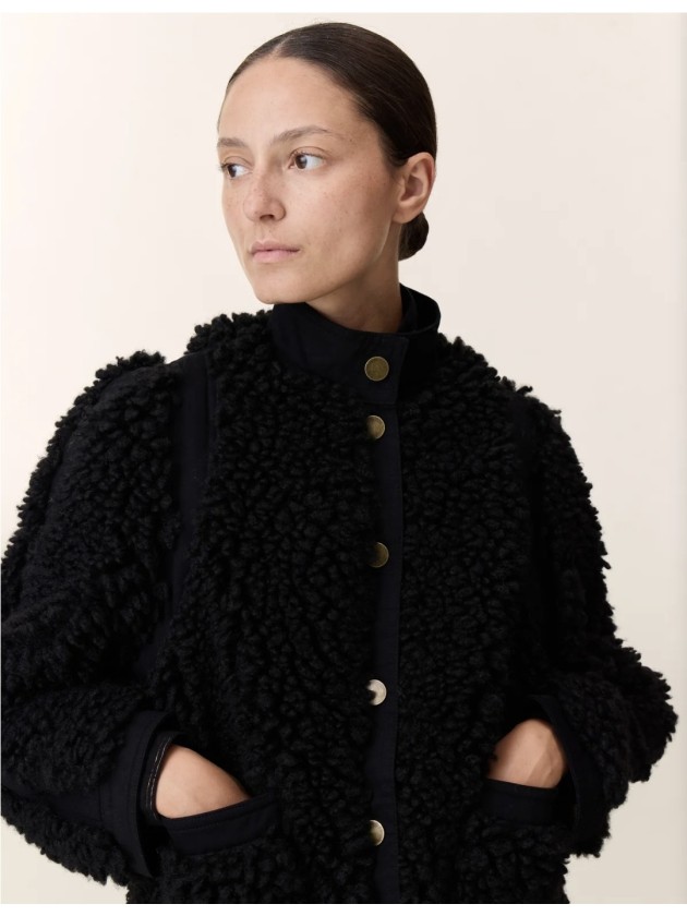 Chaqueta Negra de Pelo Rizado de Leon&Harper