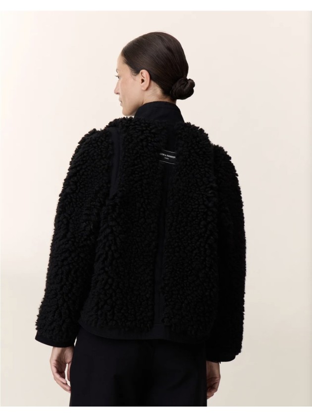 Chaqueta Negra de Pelo Rizado de Leon&Harper