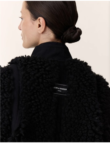 Chaqueta Negra de Pelo Rizado de Leon&Harper