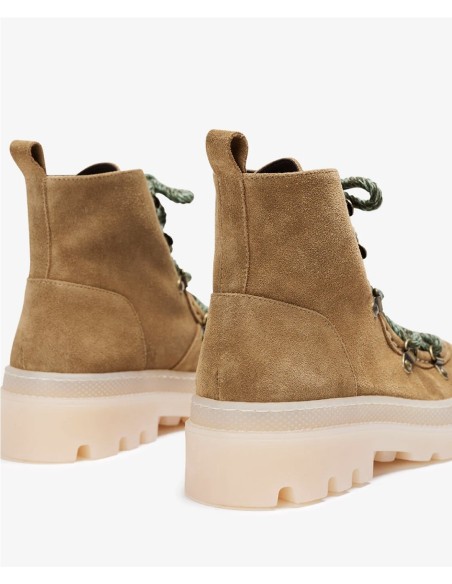 Botín Kaus Beig de Naguisa.