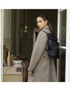 Mochila Negra de Piel Vegana de Tinnemia.